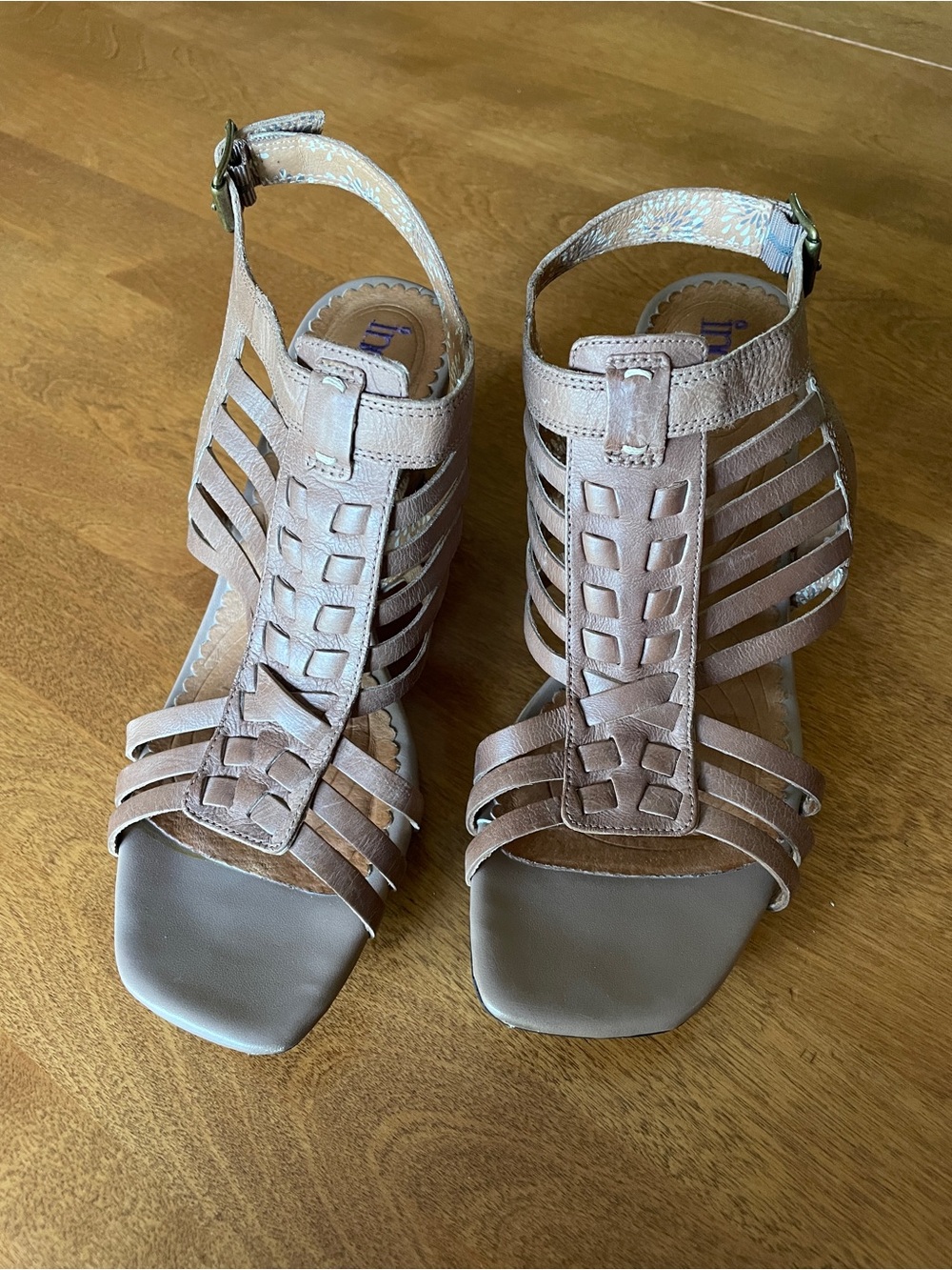 Indigo by Clarks Womens Strappy Sandal, Size 9.5 M - EU 31 M